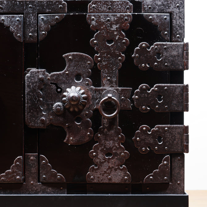 時代箪笥／黒塗庄内閂付小箪笥　スタンド付き【Small chest with metal stand】 [j1205]　Japanese Antique Furniture