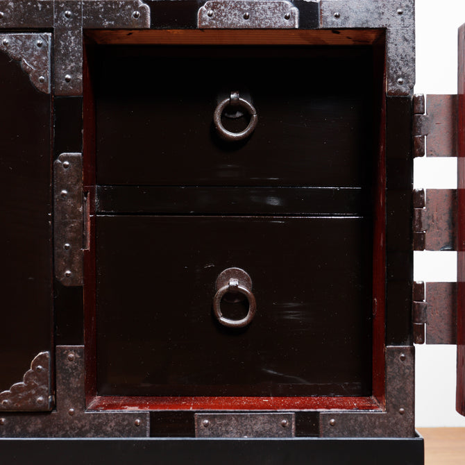 時代箪笥／黒塗庄内閂付小箪笥　スタンド付き【Small chest with metal stand】 [j1205]　Japanese Antique Furniture