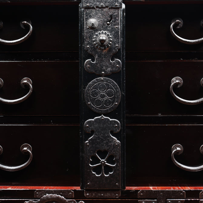 時代箪笥／黒塗庄内閂付小箪笥　スタンド付き【Small chest with metal stand】 [j1205]　Japanese Antique Furniture