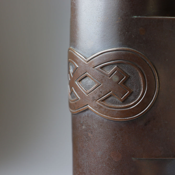 会田富康作　青銅筒形花入【 Bronze vase by Tomiyasu Aida】 [k0609]