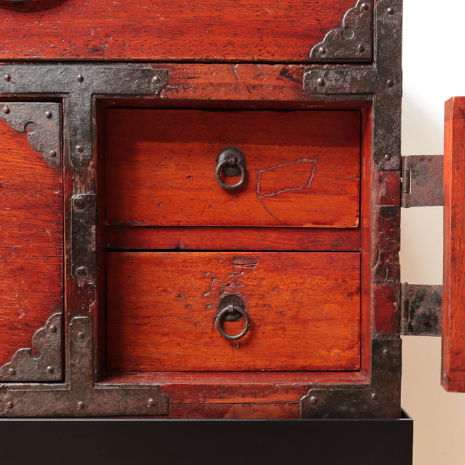 時代箪笥／刀箪笥（嘉永六年墨書き）　スタンド付き【Edo era KATANA chest with metal stand】 [j1206]　Japanese Antique Furniture
