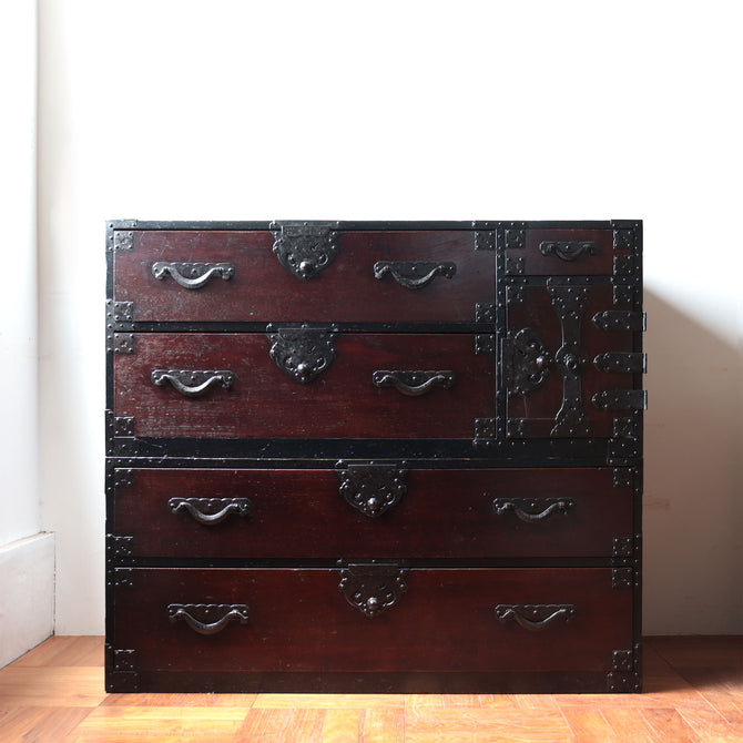◆ご商談中ーSales pending◆時代箪笥／米沢兜金具衣裳箪笥【Yonezawa clothing chest 】 [j1098]　Japanese Antique Furniture