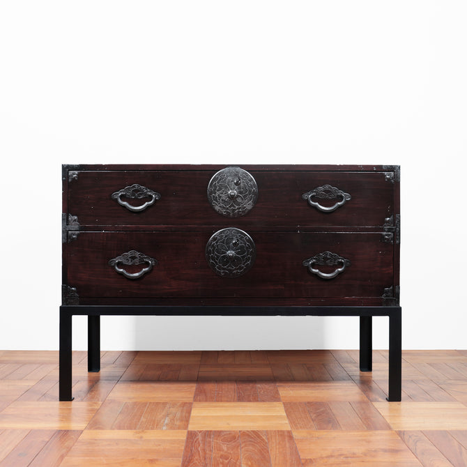 時代箪笥／米沢桜紋衣裳箪笥　スタンド付き【Yonezawa clothing chest with metal stand 】 [j1136]　Japanese Antique Furniture