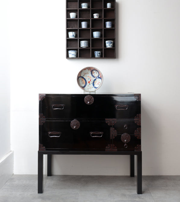 時代箪笥／庄内衣裳箪笥【Shounai clothing chest with metal stand】 [j1219]Japanese Antique Furniture