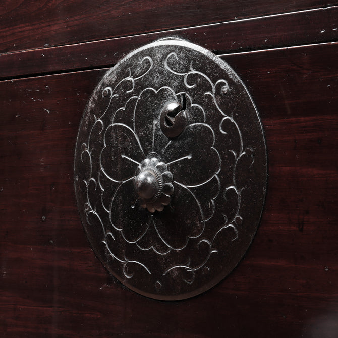 時代箪笥／米沢桜紋衣裳箪笥　スタンド付き【Yonezawa clothing chest with metal stand 】 [j1136]　Japanese Antique Furniture