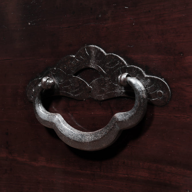 時代箪笥／米沢桜紋衣裳箪笥　スタンド付き【Yonezawa clothing chest with metal stand 】 [j1136]　Japanese Antique Furniture