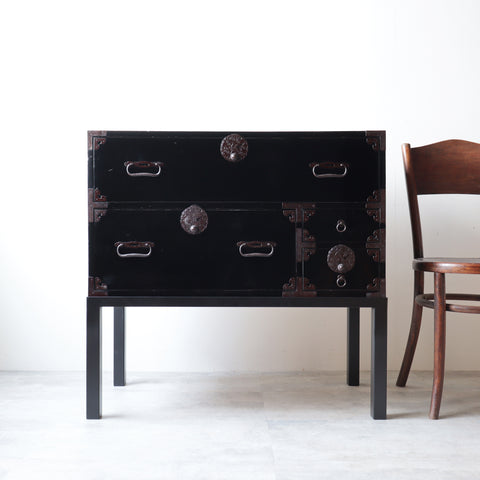 時代箪笥／庄内衣裳箪笥【Shounai clothing chest with metal stand】 [j1219]Japanese Antique Furniture