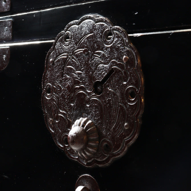 時代箪笥／庄内衣裳箪笥【Shounai clothing chest with metal stand】 [j1219]Japanese Antique Furniture