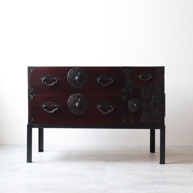 時代箪笥／米沢桜紋衣裳箪笥　スタンド付き【Yonezawa clothing chest with metal stand 】 [j1220]　Japanese Antique Furniture