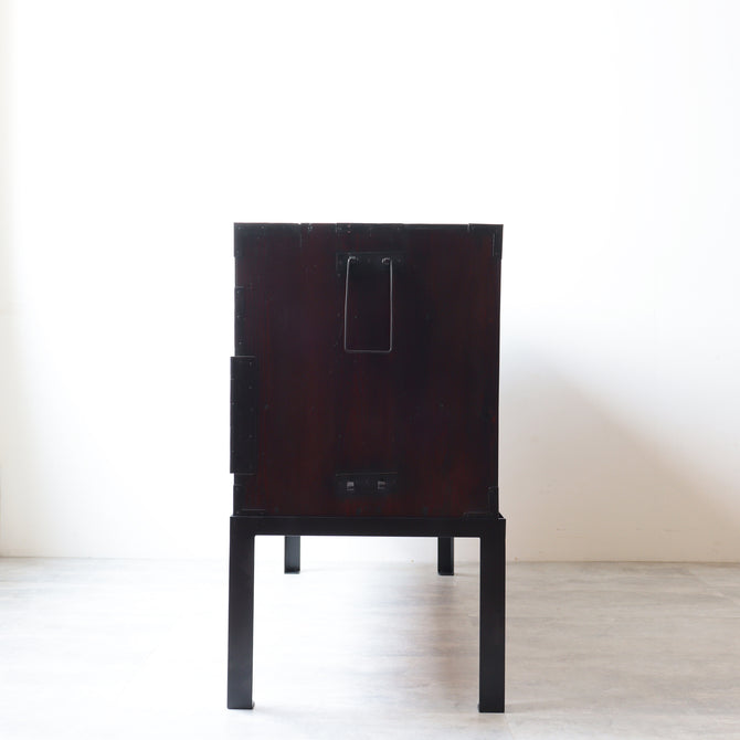 時代箪笥／米沢桜紋衣裳箪笥　スタンド付き【Yonezawa clothing chest with metal stand 】 [j1220]　Japanese Antique Furniture