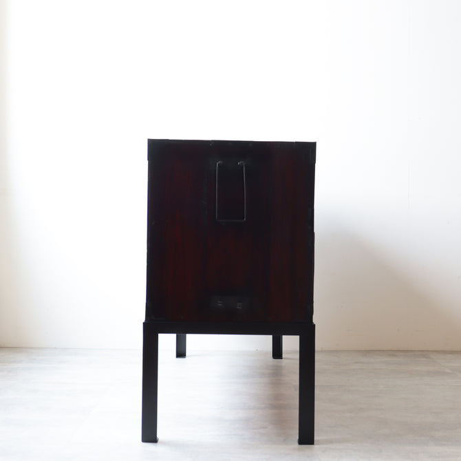 時代箪笥／米沢桜紋衣裳箪笥　スタンド付き【Yonezawa clothing chest with metal stand 】 [j1220]　Japanese Antique Furniture