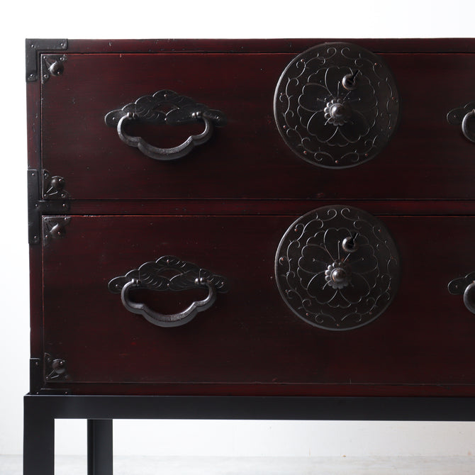 時代箪笥／米沢桜紋衣裳箪笥　スタンド付き【Yonezawa clothing chest with metal stand 】 [j1220]　Japanese Antique Furniture