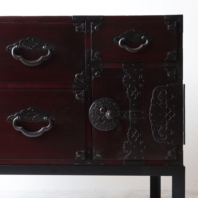 時代箪笥／米沢桜紋衣裳箪笥　スタンド付き【Yonezawa clothing chest with metal stand 】 [j1220]　Japanese Antique Furniture