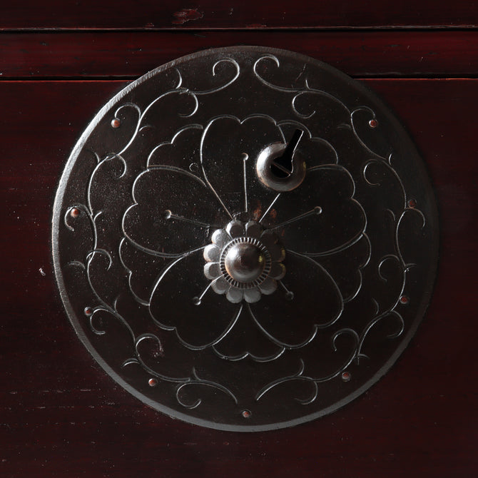 時代箪笥／米沢桜紋衣裳箪笥　スタンド付き【Yonezawa clothing chest with metal stand 】 [j1220]　Japanese Antique Furniture