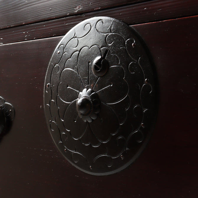 時代箪笥／米沢桜紋衣裳箪笥　スタンド付き【Yonezawa clothing chest with metal stand 】 [j1220]　Japanese Antique Furniture