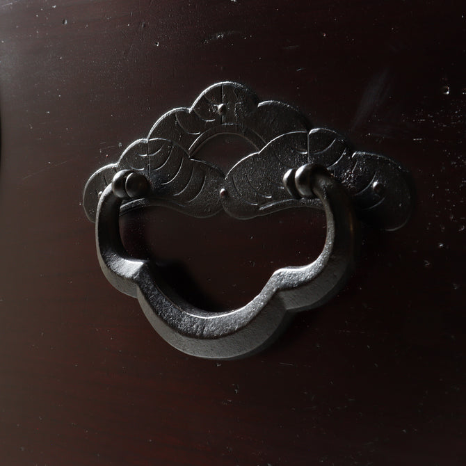 時代箪笥／米沢桜紋衣裳箪笥　スタンド付き【Yonezawa clothing chest with metal stand 】 [j1220]　Japanese Antique Furniture
