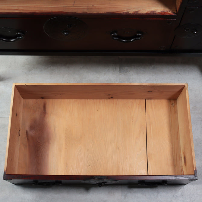 時代箪笥／米沢桜紋衣裳箪笥　スタンド付き【Yonezawa clothing chest with metal stand 】 [j1220]　Japanese Antique Furniture