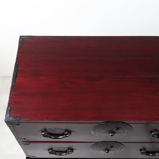 時代箪笥／米沢桜紋衣裳箪笥　スタンド付き【Yonezawa clothing chest with metal stand 】 [j1220]　Japanese Antique Furniture