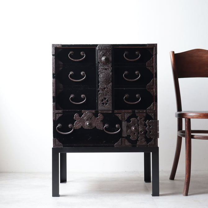 時代箪笥／黒塗庄内閂付小箪笥　スタンド付き【Small chest with metal stand】 [j1221]　Japanese Antique Furniture