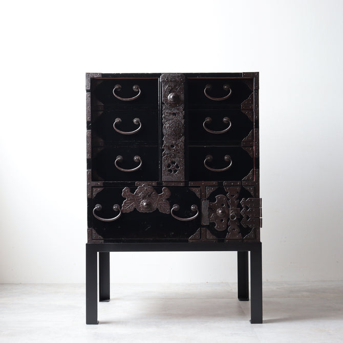 時代箪笥／黒塗庄内閂付小箪笥　スタンド付き【Small chest with metal stand】 [j1221]　Japanese Antique Furniture