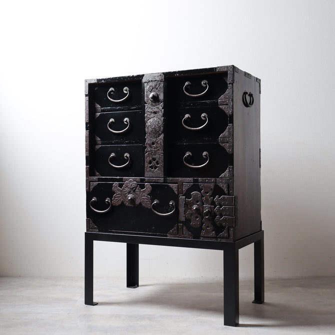 時代箪笥／黒塗庄内閂付小箪笥　スタンド付き【Small chest with metal stand】 [j1221]　Japanese Antique Furniture