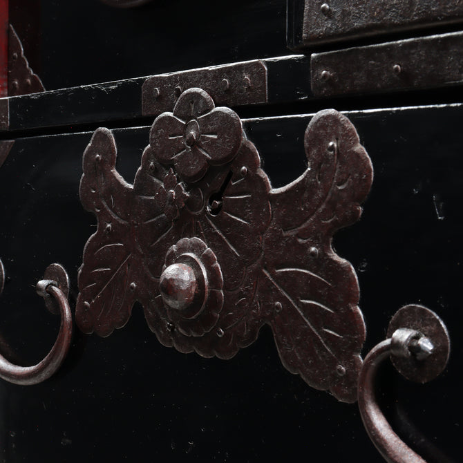 時代箪笥／黒塗庄内閂付小箪笥　スタンド付き【Small chest with metal stand】 [j1221]　Japanese Antique Furniture