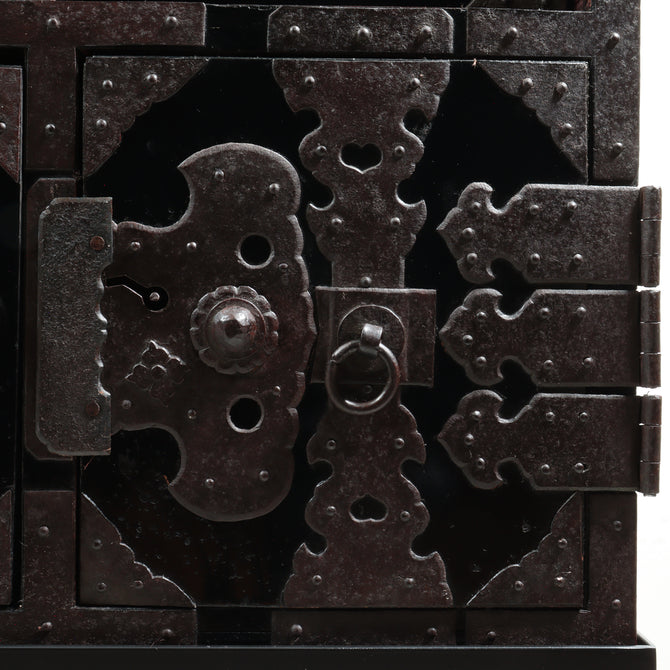 時代箪笥／黒塗庄内閂付小箪笥　スタンド付き【Small chest with metal stand】 [j1221]　Japanese Antique Furniture
