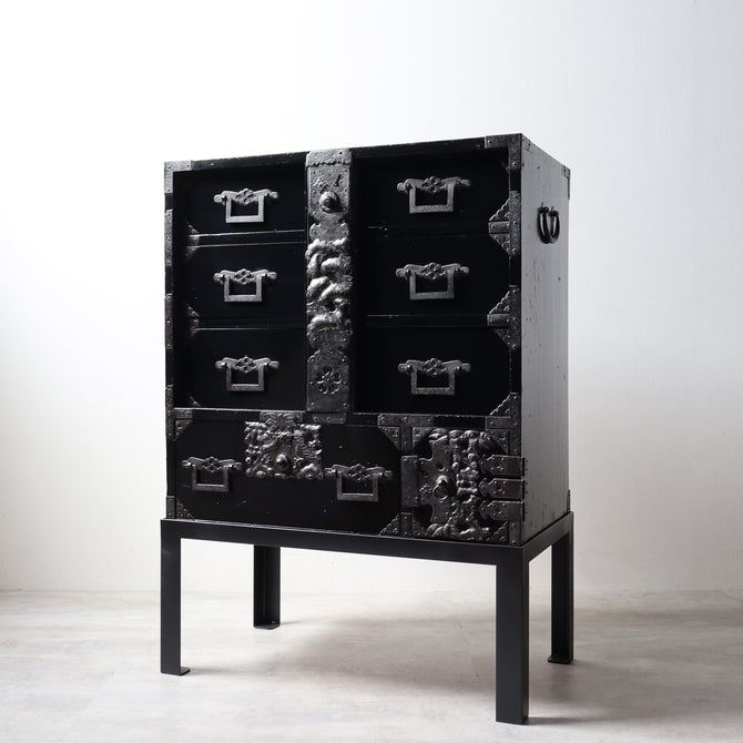 時代箪笥／黒塗庄内閂付小箪笥　スタンド付き【Small chest with metal stand】 [j1222]　Japanese Antique Furniture