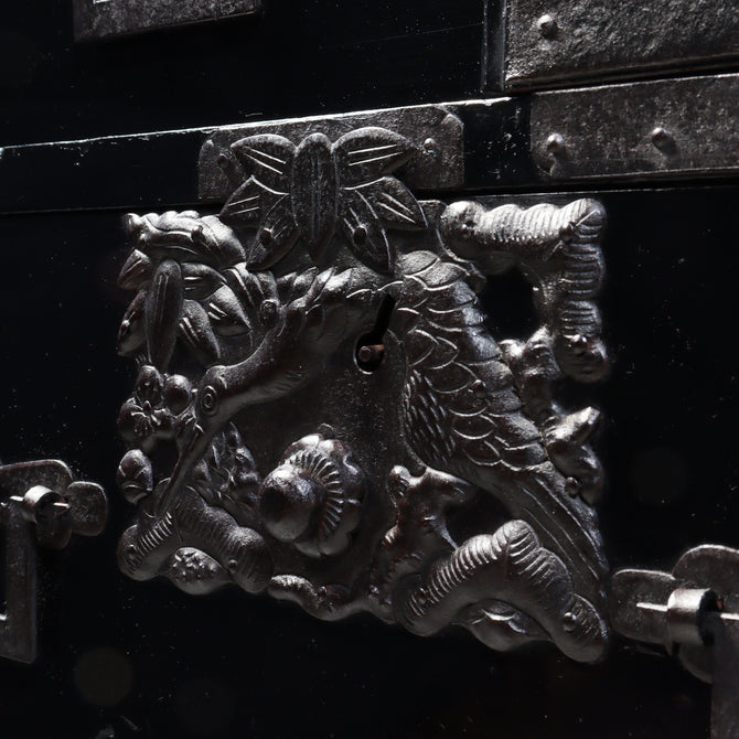 時代箪笥／黒塗庄内閂付小箪笥　スタンド付き【Small chest with metal stand】 [j1222]　Japanese Antique Furniture