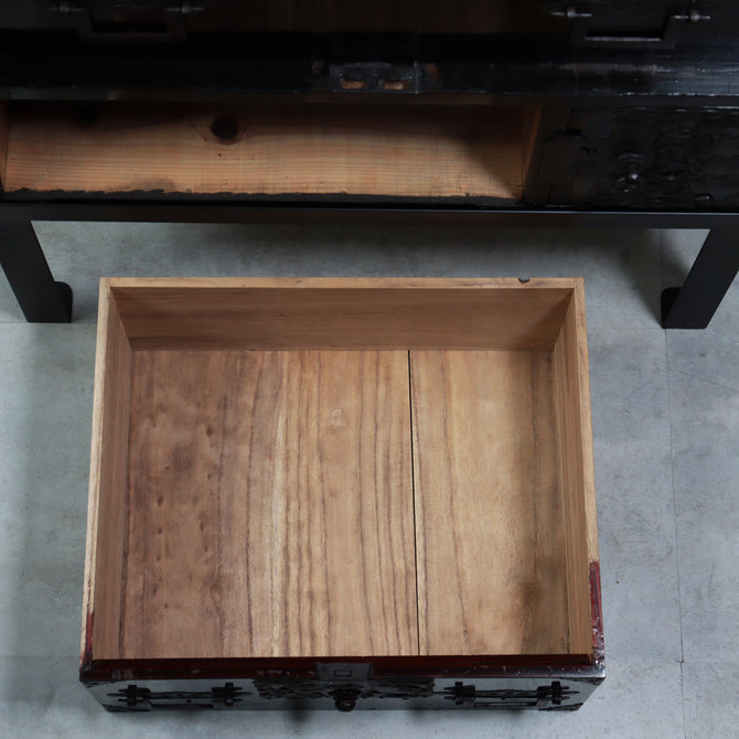 時代箪笥／黒塗庄内閂付小箪笥　スタンド付き【Small chest with metal stand】 [j1222]　Japanese Antique Furniture