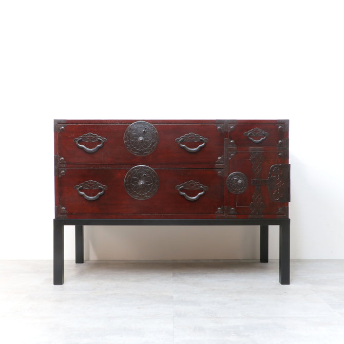 時代箪笥／米沢桜丸衣裳箪笥　スタンド付き【Yonezawa clothing chest with metal stand 】 [j1210]　Japanese Antique Furniture