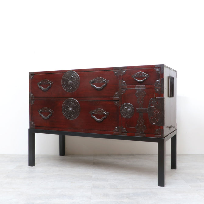 時代箪笥／米沢桜丸衣裳箪笥　スタンド付き【Yonezawa clothing chest with metal stand 】 [j1210]　Japanese Antique Furniture