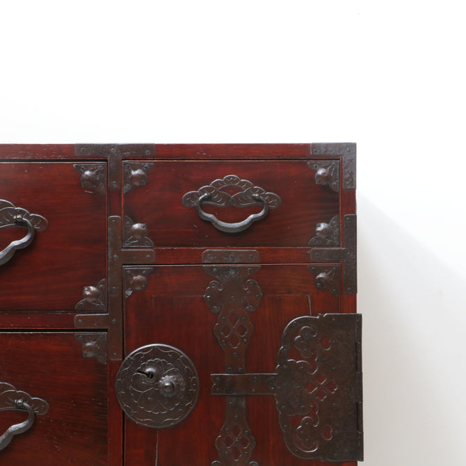 時代箪笥／米沢桜丸衣裳箪笥　スタンド付き【Yonezawa clothing chest with metal stand 】 [j1210]　Japanese Antique Furniture