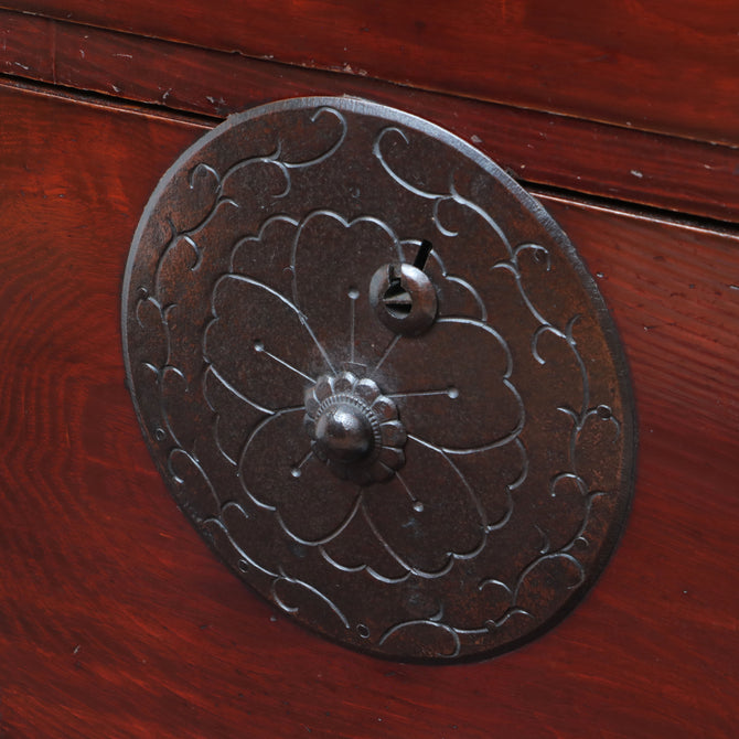 時代箪笥／米沢桜丸衣裳箪笥　スタンド付き【Yonezawa clothing chest with metal stand 】 [j1210]　Japanese Antique Furniture