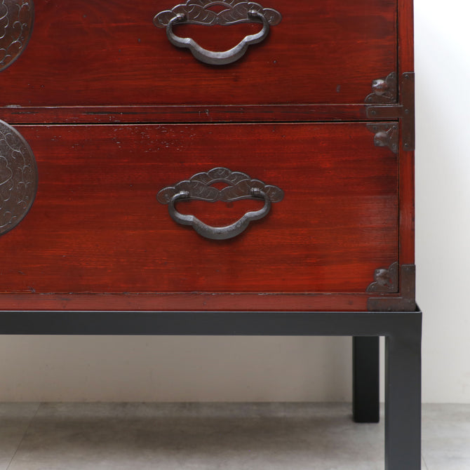 時代箪笥／米沢桜丸衣裳箪笥　スタンド付き【Yonezawa clothing chest with metal stand 】 [j1211]　Japanese Antique Furniture