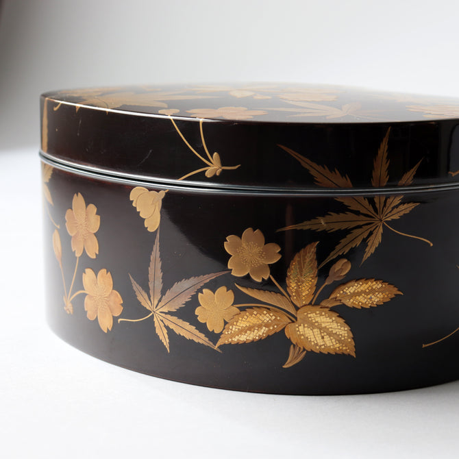 州浜形桜花紅葉図蒔絵箱[k0569]【Lacuerd small box design of cherry blossoms and maple leaves 】