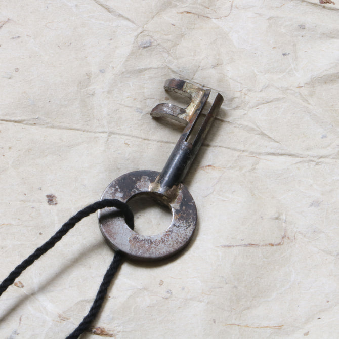 時代箪笥／米沢桜丸衣裳箪笥　スタンド付き【Yonezawa clothing chest with metal stand 】 [j1211]　Japanese Antique Furniture