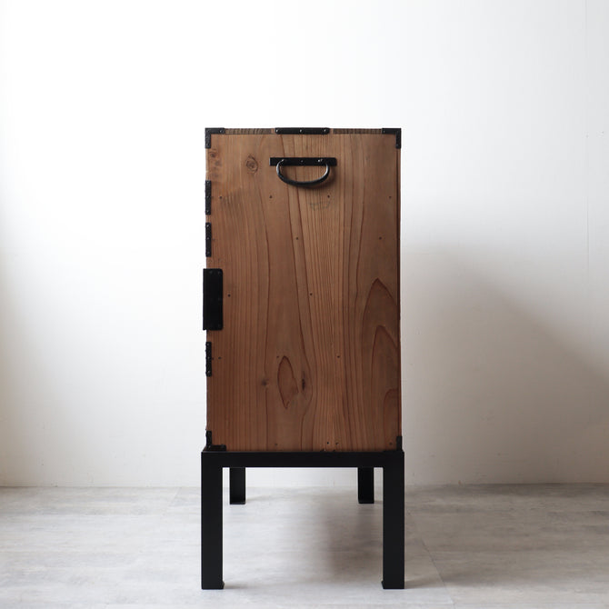 時代箪笥／米沢桜紋桐小箪笥　スタンド付き【YONEZAWA Small chest with metal stand】 [j1227]　Japanese Antique Furniture