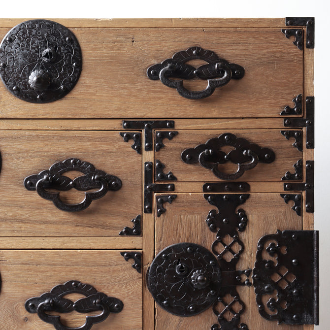 時代箪笥／米沢桜紋桐小箪笥　スタンド付き【YONEZAWA Small chest with metal stand】 [j1227]　Japanese Antique Furniture