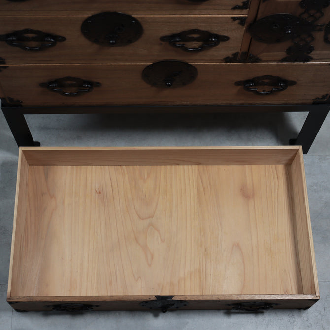 時代箪笥／米沢桜紋桐小箪笥　スタンド付き【YONEZAWA Small chest with metal stand】 [j1227]　Japanese Antique Furniture