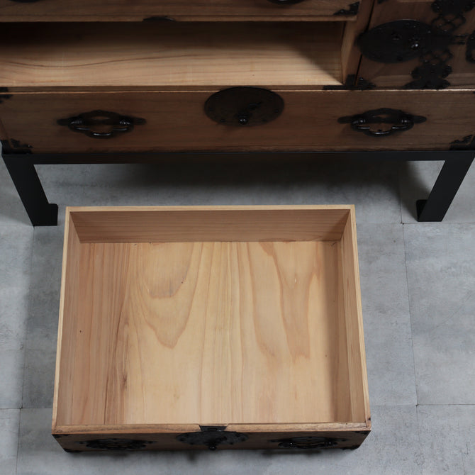 時代箪笥／米沢桜紋桐小箪笥　スタンド付き【YONEZAWA Small chest with metal stand】 [j1227]　Japanese Antique Furniture