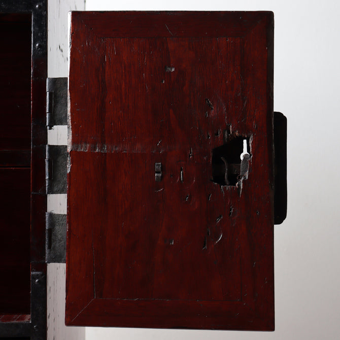 時代箪笥／庄内雪輪紋小箪笥　スタンド付き【SHOUNAI Small chest with metal stand】 [j1228]Japanese Antique Furniture