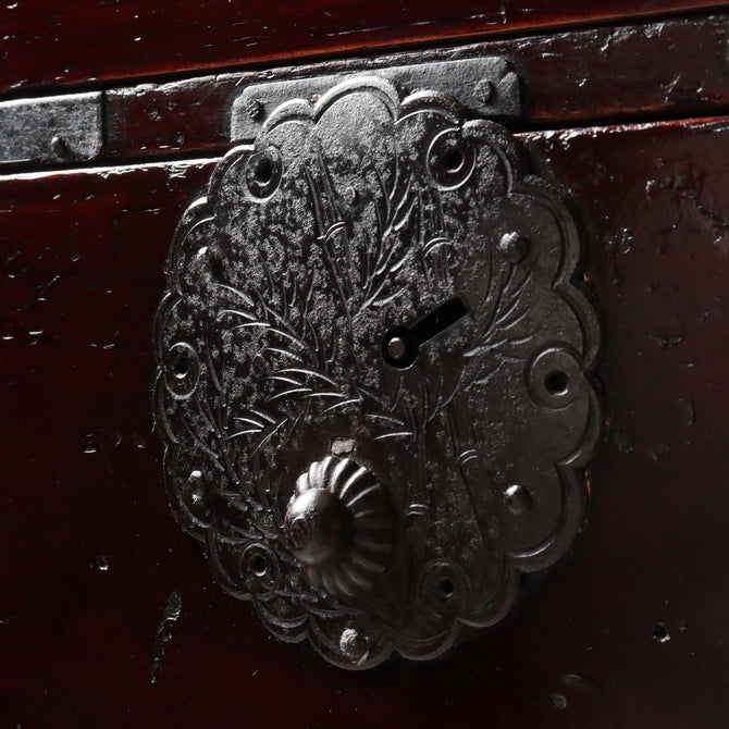 時代箪笥／庄内雪輪紋小箪笥　スタンド付き【SHOUNAI Small chest with metal stand】 [j1228]Japanese Antique Furniture
