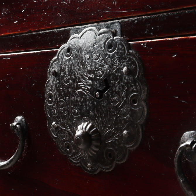 時代箪笥／庄内雪輪紋小箪笥　スタンド付き【SHOUNAI Small chest with metal stand】 [j1228]Japanese Antique Furniture