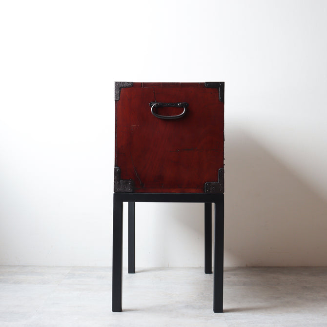 時代箪笥／酒田船箪笥　スタンド付き【FUNADANSU - sea chest with metal stand】 [j1229]　Japanese Antique Furniture