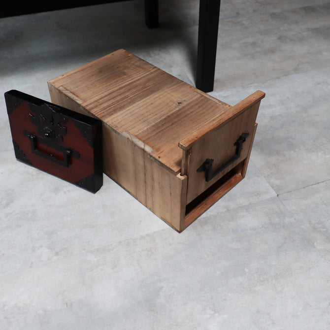 時代箪笥／酒田船箪笥　スタンド付き【FUNADANSU - sea chest with metal stand】 [j1229]　Japanese Antique Furniture