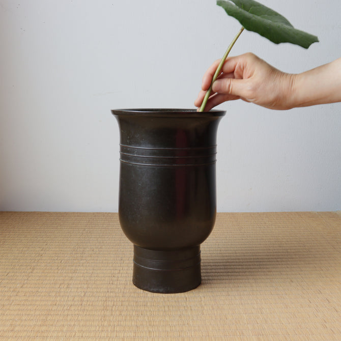 風鈴形古銅花入 [k0598]【FŪRIN shaped flower vase 】