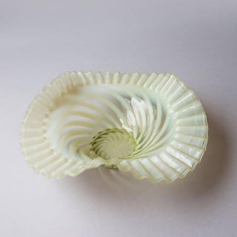 ウランガラス・ラッフルドオパールセントボウル　Fenton U.S.A.ビンテージガラス　[g049]