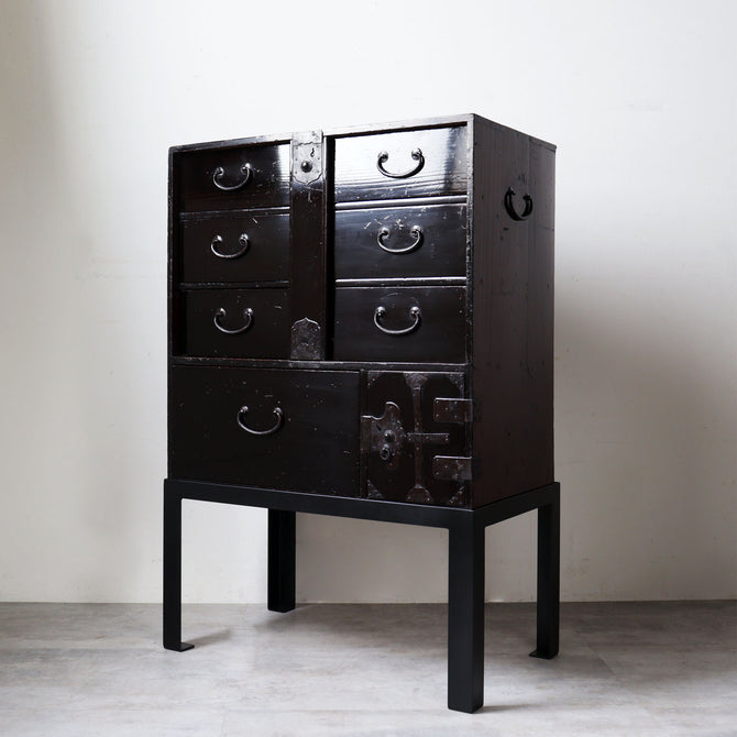時代箪笥／黒塗閂付小箪笥　スタンド付き【Small chest with metal stand】 [j1195]　Japanese Antique Furniture