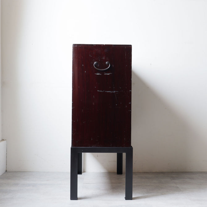 時代箪笥／黒塗閂付小箪笥　スタンド付き【Small chest with metal stand】 [j1195]　Japanese Antique Furniture